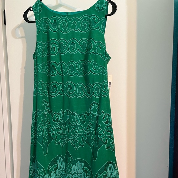 Eliza J NWT sleeveless dress size 8. Spring green color. Great condition. - Picture 2 of 9